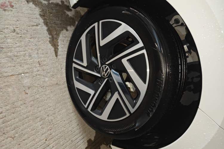 Used Volkswagen Sagitar 2025 300TSI DSG Excellence Edition Right Front Wheel Hub