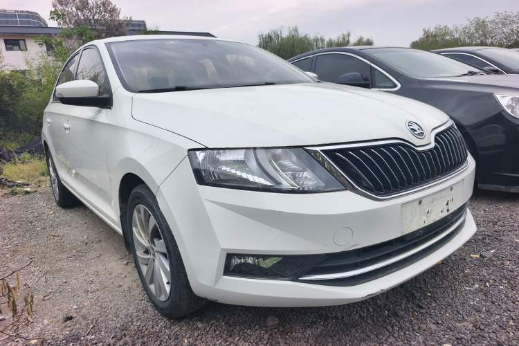 Used Skoda Rapid 2018 1.6L Automatic Comfort Edition Front Right 45 Deg