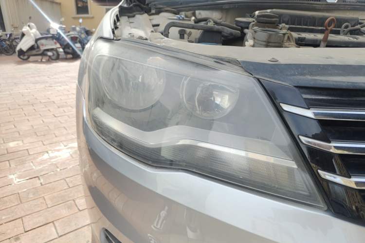 Used Volkswagen Bora 2013 1.6L Manual Comfort Model Right Front Headlight