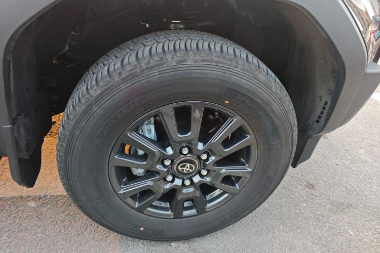 Used Toyota Prado 2024 2.4T All-Terrain TX Version 5 Seats Right Front Wheel Hub