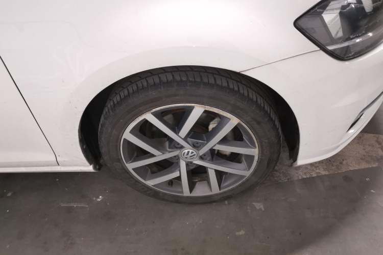 Used Volkswagen Golf 2020 280TSI DSG Comfort Version Right Front Wheel Hub