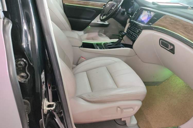 Used GAC Trumpchi GS8 2017 320T Two-Wheel Drive Luxury Smart Connectivity Version (7 Seats) Right Front Seat