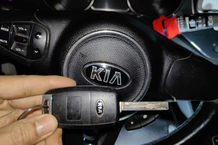 Used Kia Carens 2013 2.0L 5-Seater Automatic Comfort Version China IV Standard
