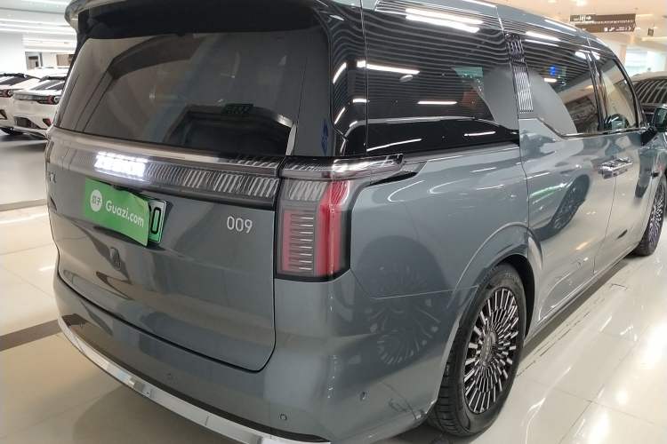 Used Zeekr 009 2024 Six-Seat Executive Version 4WD 108 kWh
