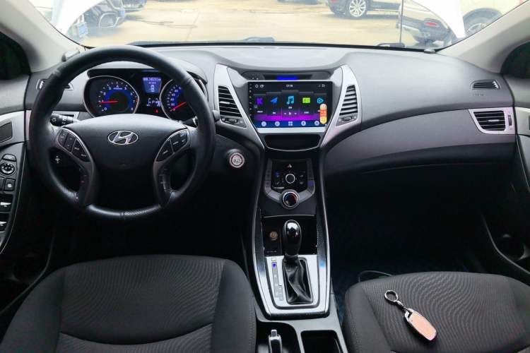 Used Hyundai Elantra (5th Generation / Langdong) 2015 1.6L Automatic Leading Model Center Console