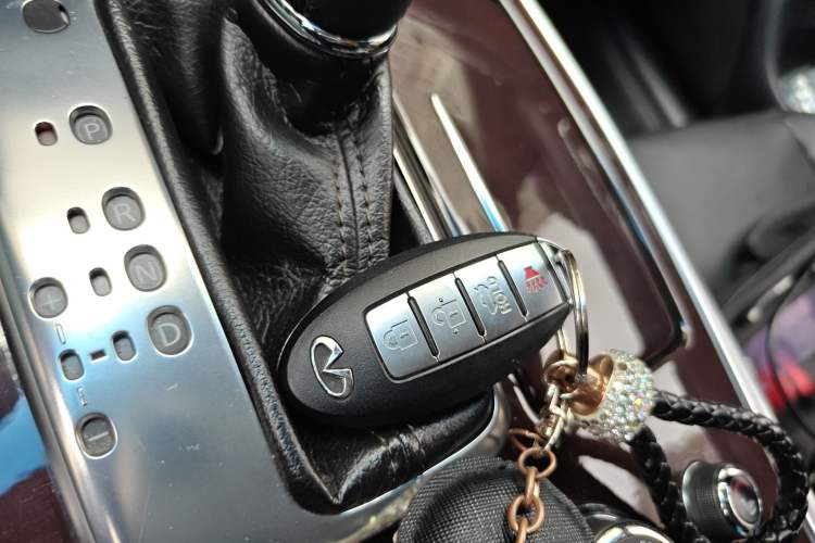 Used Infiniti Q70 2015 Q70L 2.5L Elite Edition Vehicle Key