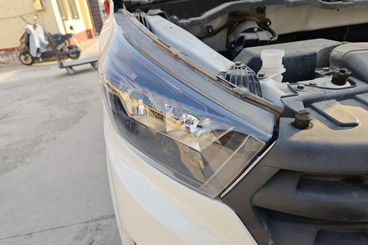 Used Jinbei Gold Hiace 2024 2.0L Travel Lion 5/6/7-Seater Central Air Conditioning