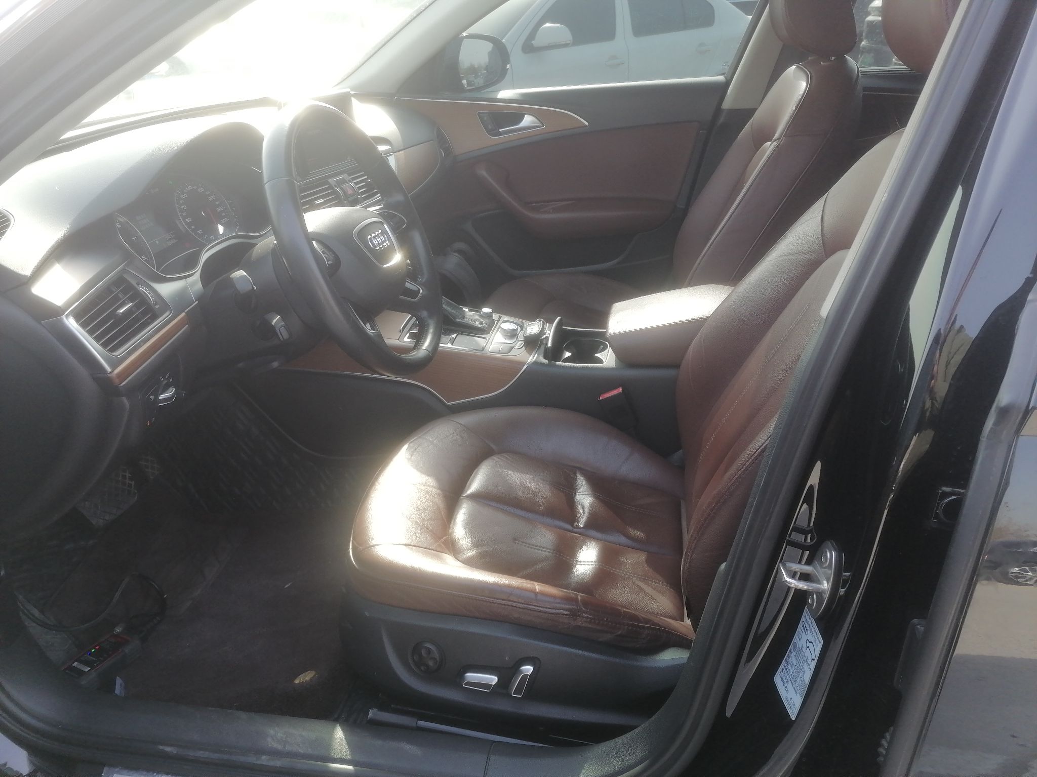 Переднее сиденье в автомобиле