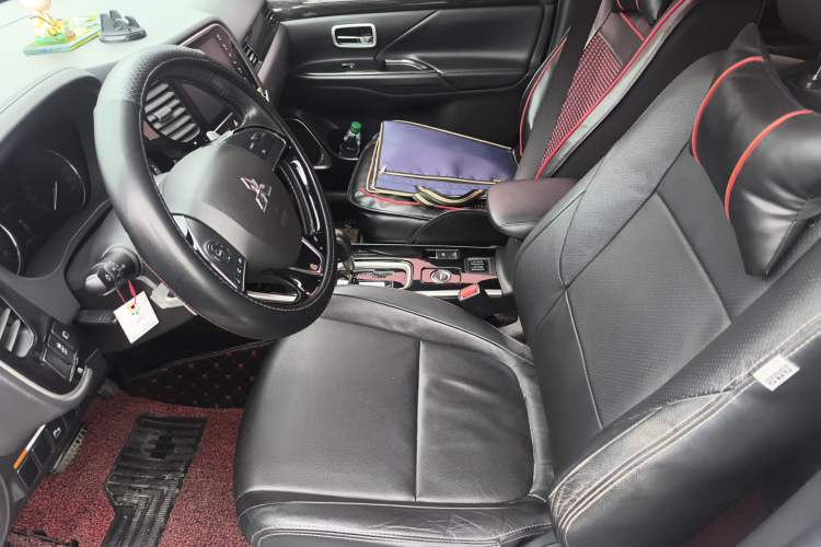 Used Mitsubishi Outlander 2018 2.4L 4x4 Elite Edition 5 Seats Left Front Seat