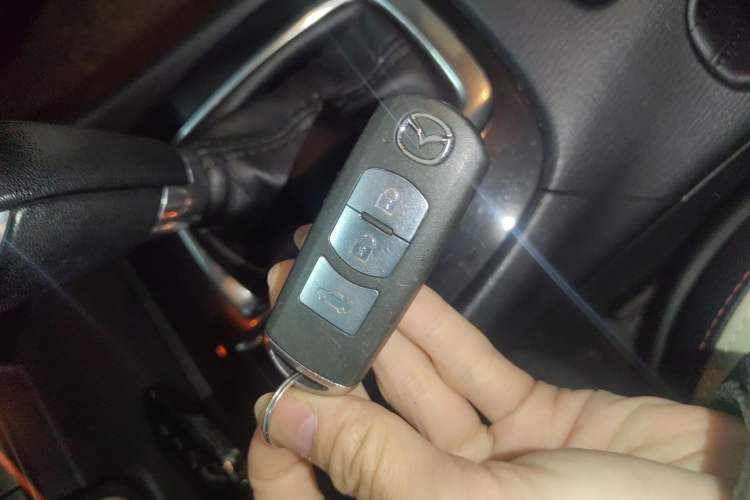 Used Mazda Atenza 2014 2.0L Blue Sky Luxury Edition