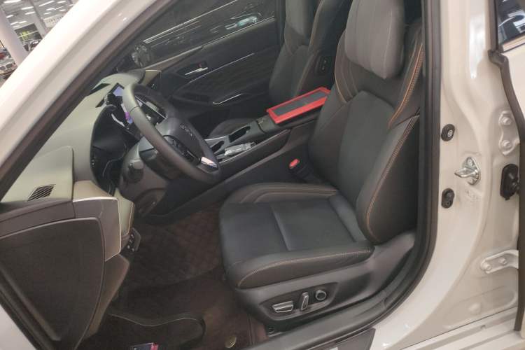 Used Toyota Avalon 2024 Dual-Engine 2.5L XLE Premium Edition