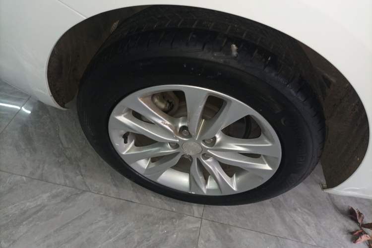 Used Buick Verano 2019 Sedan 20T Dual-Clutch Leading Model Right Rear Wheel Hub