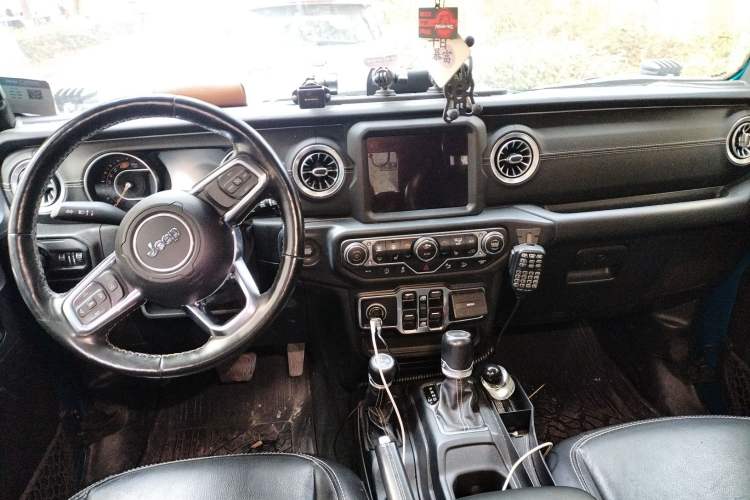 Used Jeep Wrangler 2019 2.0T Sahara Four-Door Version China VI Emission Standard