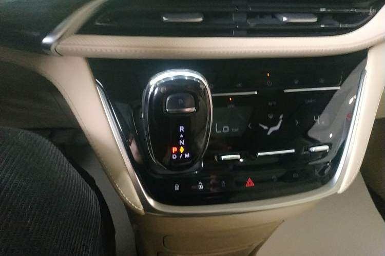 Used Buick GL8 2023 ES Lu Zun Deluxe Model
