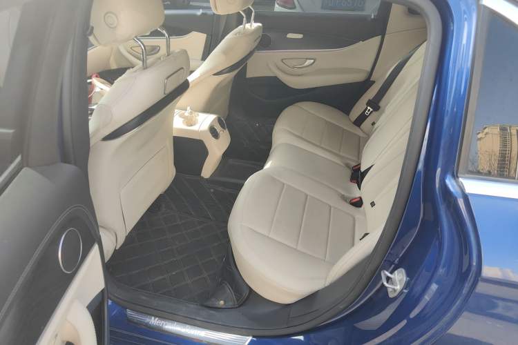 Used Mercedes-Benz E-Class 2016 E 300 L Sporty and Stylish Model
