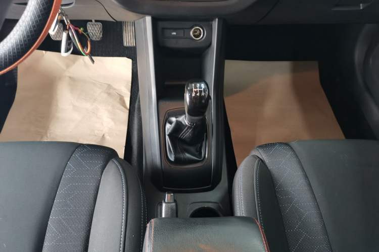 Used Baojun 310 2016 1.2L manual Comfort trim level