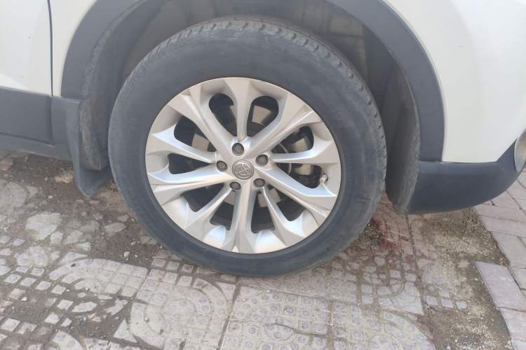 Used Brilliance V3 2016 1.5L Automatic Smart Version Right Front Wheel Hub