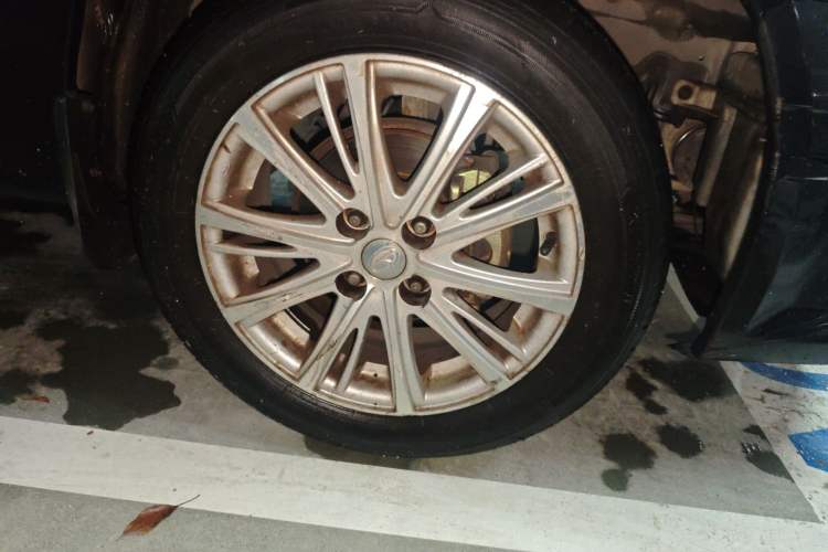 Used Soueast V3 Lingyue 2014 1.5L Manual Entry-Level Version Right Front Wheel Hub