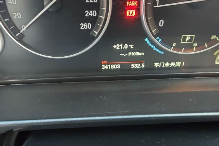 Used BMW 5 Series 2014 525Li Luxury Design Package Odometer Close Up