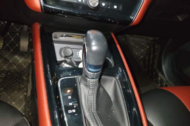 Used Roewe i5 2019 20T Automatic Intelligent Connectivity Super-Power Supreme Edition Gear Lever