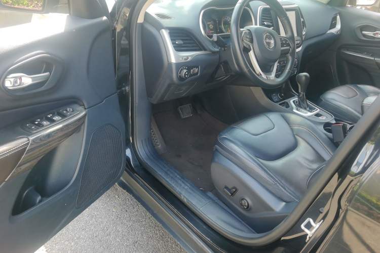 Used Jeep Cherokee 2016 2.4L Leading Edition Driver Seat