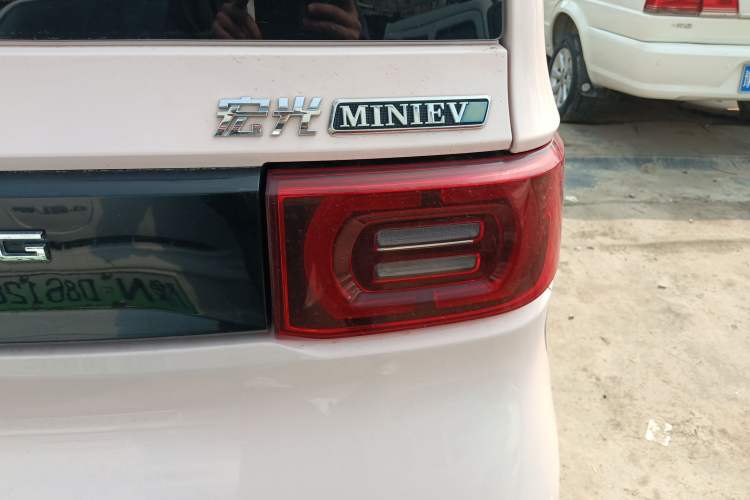 Used Wuling Hongguang MINIEV 2021 Macaron Fashion Edition Lithium-Ion Battery Right Rear Taillight