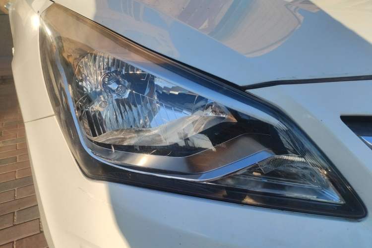 Used Hyundai Verna (older generation) 2014 1.4L Automatic Smart GLS Right Front Headlight