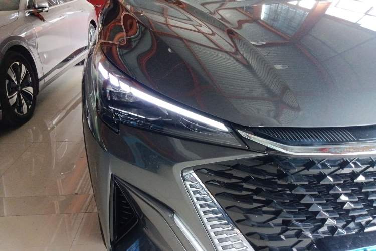 Used CHANGAN OSHAN X5 PLUS 2023 Revised 1.5T DCT Excellence Edition Right Front Headlight