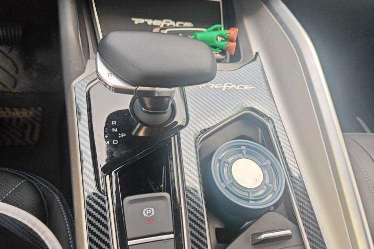 Used Geely Auto Preface 2025 Dongfang Yao 1.5TD Fuyao Edition Gear Lever