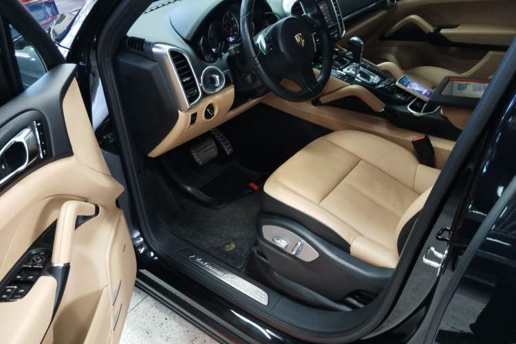 Used Porsche Cayenne 2014 Cayenne Platinum Edition 3.0T Driver Seat