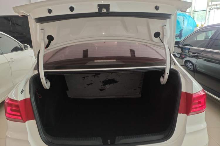 Used Volkswagen Santana 2016 1.6L Manual Fashion Edition Trunk