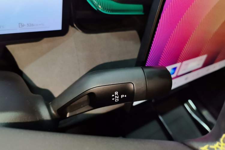 Used Lynk & Co 08 EM-P 2025 120km Long-Range Halo Gear Lever