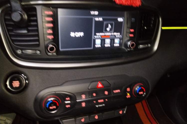 Used Kia Sorento 2015 Sorento L 2.0T Gasoline 4WD Sport Edition 7 Seats China IV Standard