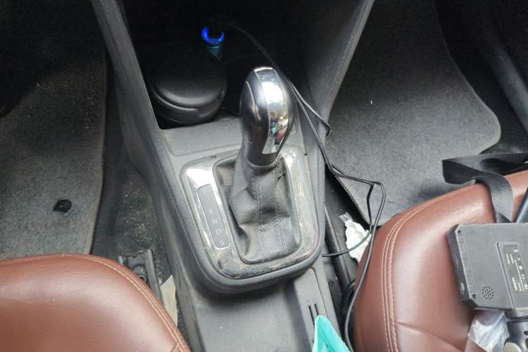 Used Volkswagen Jetta 2013 1.6L Automatic Fashion Model Gear Lever