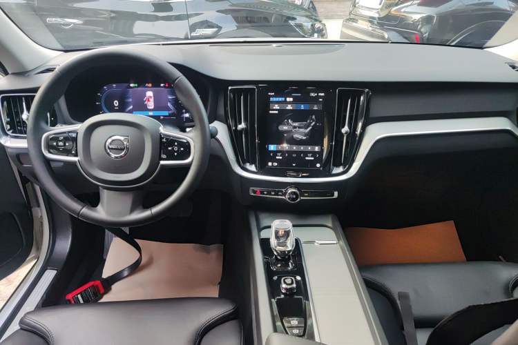 Used Volvo S60 2025 B4 Zhiyuan Luxury Edition
