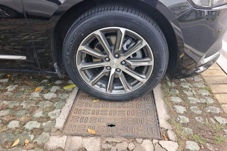 Used Buick LaCrosse 2022 652T Luxury Version Right Front Wheel Hub