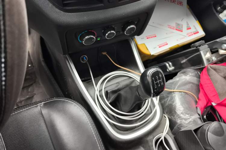 Used Jinbei Gold Hiace M Classic 2024 1.5L Travel Lion Passenger Van 6 Seats Gear Lever