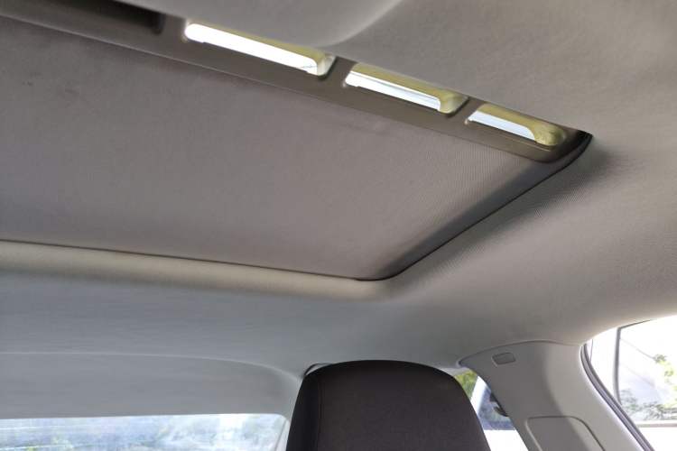 Used Volkswagen Jetta 2015 1.6L Automatic Comfort Model Headliner