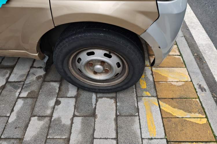 Used BAIC Weiwang 306 2013 1.2L Value Edition Basic 7-Seater A12 China IV Standard Right Front Wheel Hub