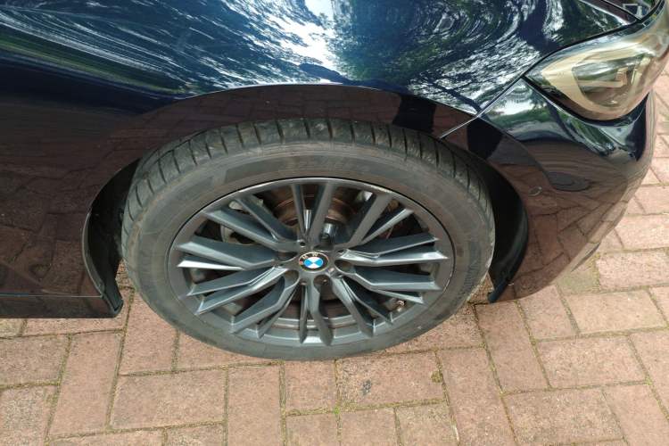 Used BMW 3 Series 2021 325Li M Sport Shadowline Package Right Front Wheel Hub