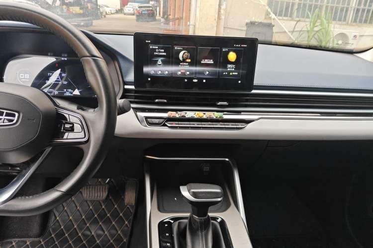 Used Geely Auto Emgrand 2022 4th Generation 1.5L CVT Flagship Model Audio And AC Panel