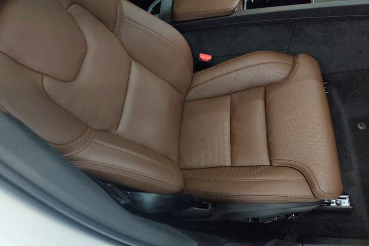 Used Volvo XC60 New Energy 2025 Plug-in Hybrid Long-Range All-Wheel Drive Smart Luxury Edition
