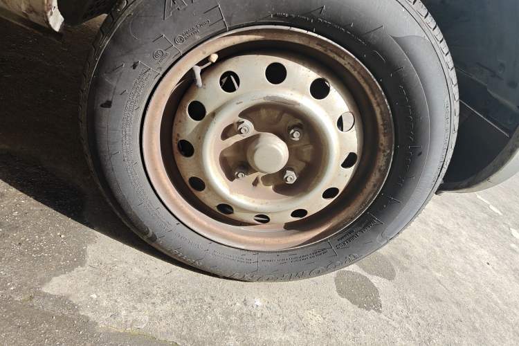 Used Wuling Rongguang 2014 1.2L S Base Model Right Front Wheel Hub