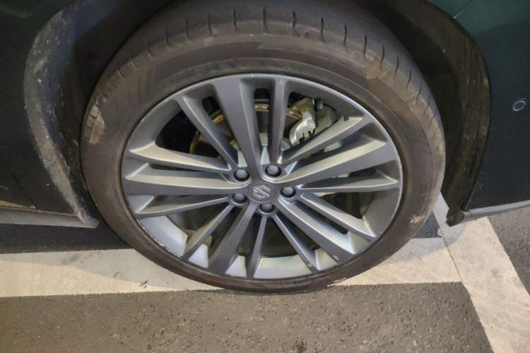 Used Leapmotor C16 2024 Pure Electric 520 Deluxe Edition Right Front Wheel Hub