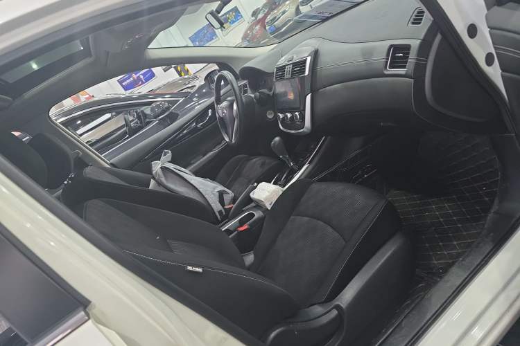 Used Nissan Tiida 2016 1.6L CVT Cool Dynamic Edition