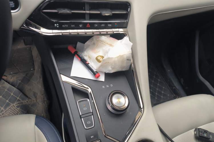 Used JAC X8 E 2024 Joyful Edition 7-Seater
