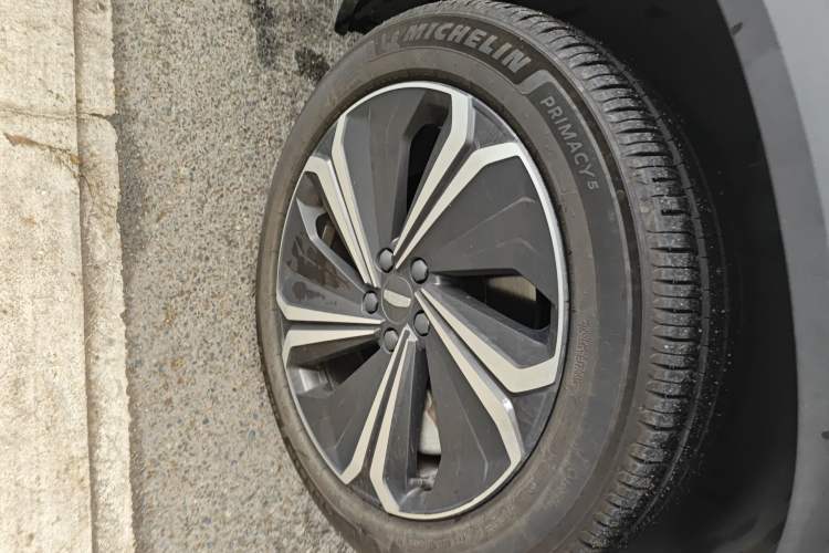 Used Geely Auto Monjaro L Extended Range Electric Version 2022 1.5T DHT Range-Extending Electric Supreme Edition Right Front Wheel Hub