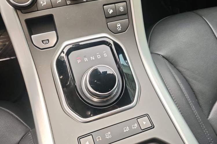 Used Land Rover Range Evoque 2018 240 PS SE Smart Brilliance Edition Gear Lever