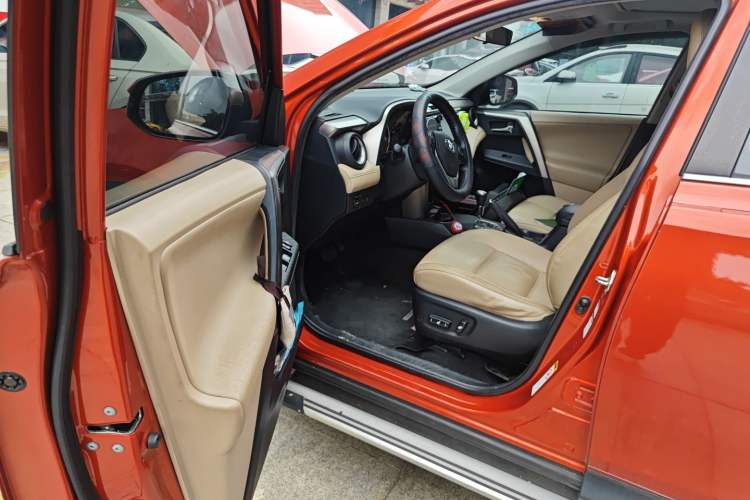 Used Toyota RAV4 2013 2.0L CVT Four-Wheel Drive New Edition