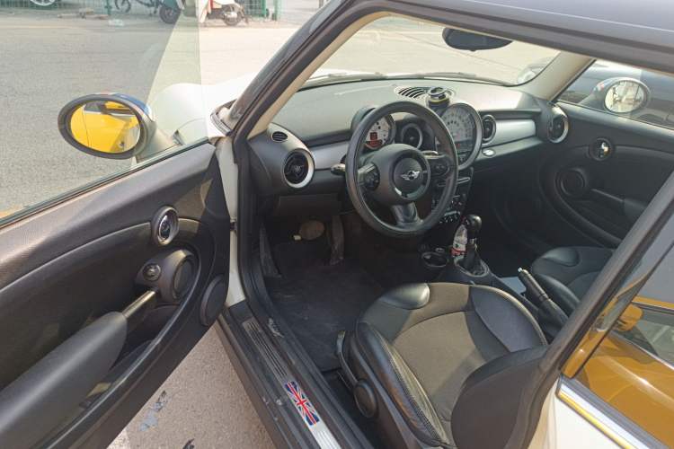 Used MINI 2011 1.6L COOPER Fun
